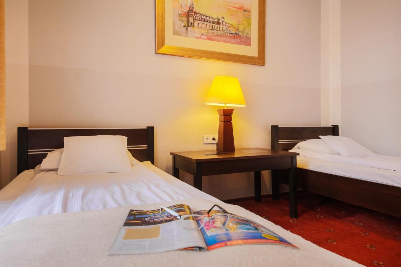 Red Carpet Hostel Krakow Exterior photo